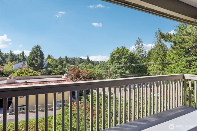 Building Photo - Walk to Juanita Beach with a stunning view!