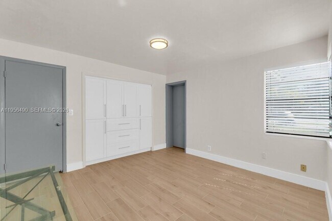 Building Photo - 1101 NE 24th Ct