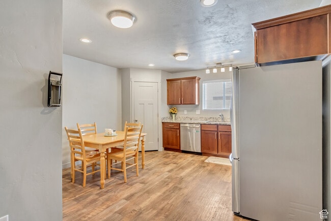 Building Photo - 14409 S Oakfield Way