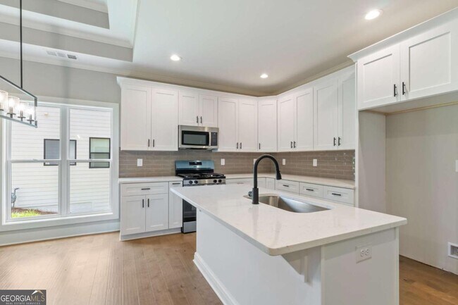 Building Photo - 380 Ansley Dr