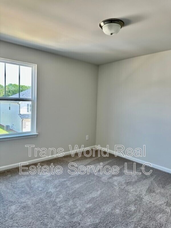 Building Photo - 5950 Green Ash Ct