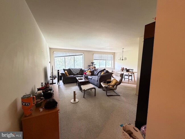Building Photo - 10201 Grosvenor Pl