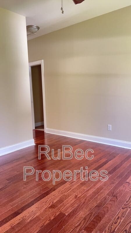 Building Photo - 2103 Chantilly Ln