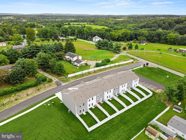 Building Photo - 37 Wisdom Ln