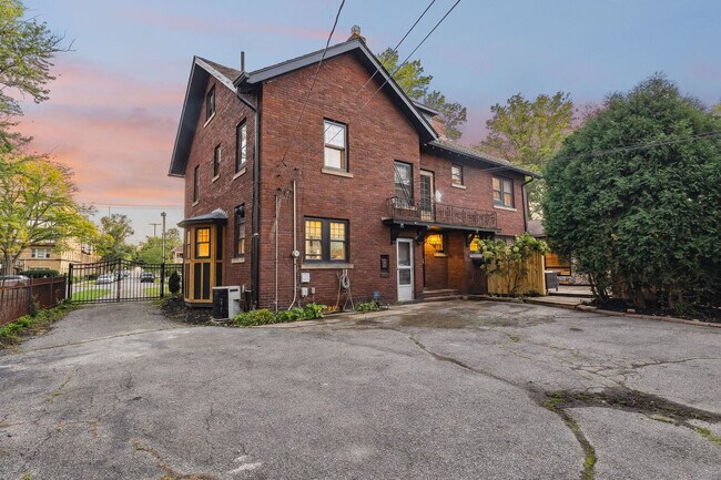 Building Photo - 11200 Lake Ave