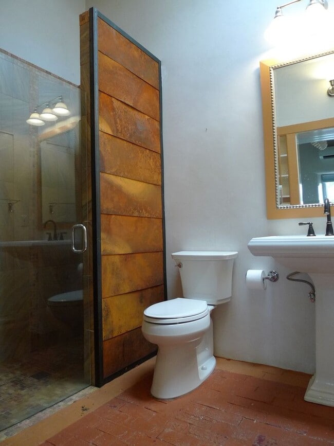 Building Photo - 573 W San Francisco St