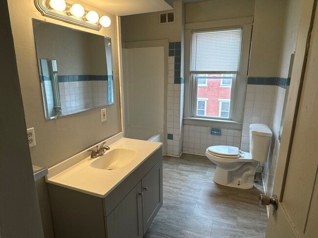 Building Photo - Updated 3 Bedroom, 1 Bath