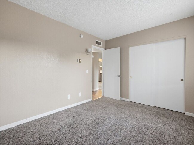 Building Photo - 1505 S Woodland Ave