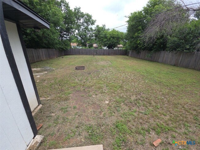 Building Photo - 1315 Estes Dr