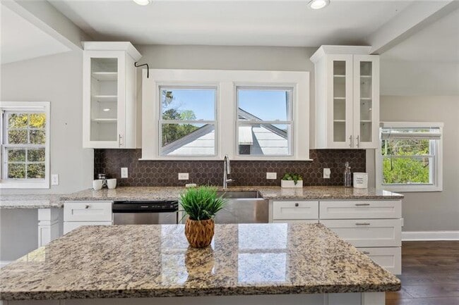 Building Photo - 1654 Westhaven Dr SW