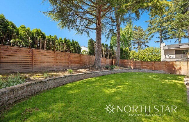 Building Photo - Beautifully Updated Contemporary Home in t...