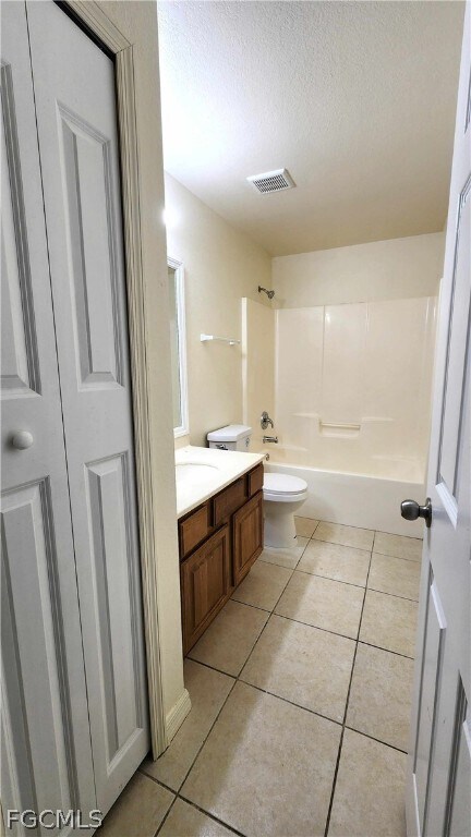 Building Photo - 2145 Fairway Dr