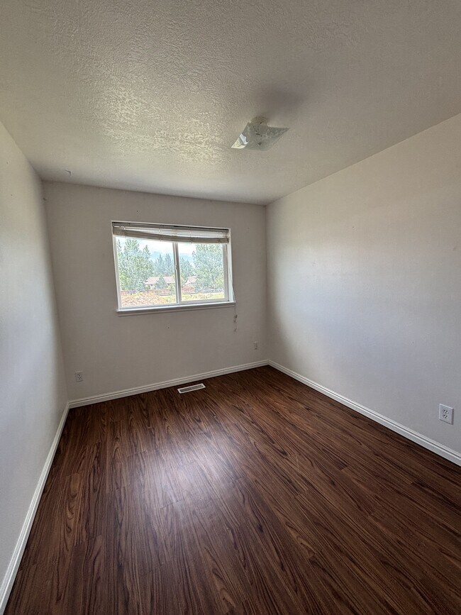 Building Photo - 3565 E Deloy Dr