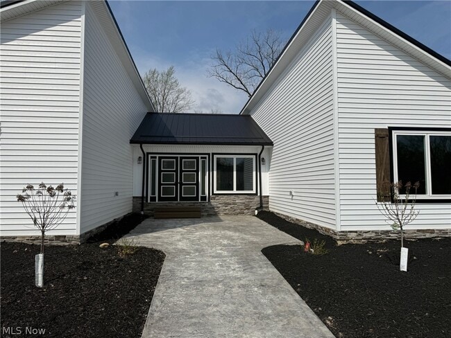 Building Photo - 3940 Ellendale Rd