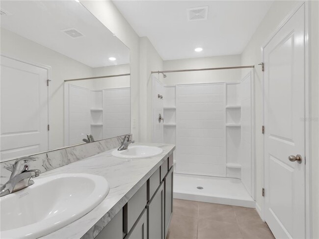 Building Photo - 16645 Mosaic Oar Dr