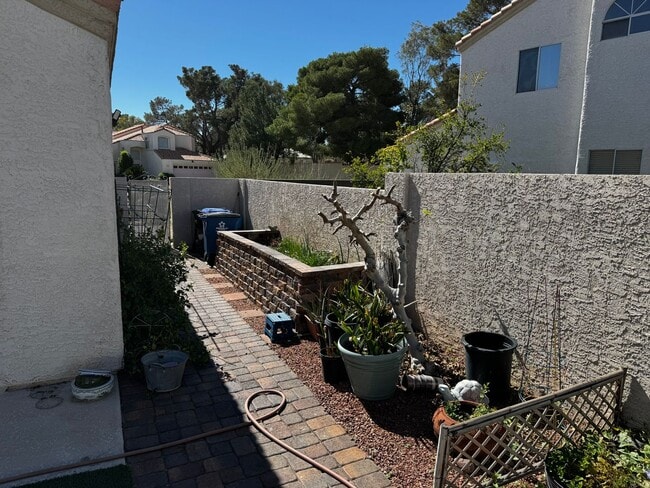 Building Photo - Desert Shores Living. Cul-De-Sac. Downstairs Bed