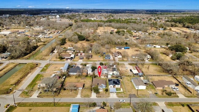 Building Photo - 215 St Charles Dr