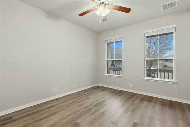 Building Photo - 930 Alamo Plaza Dr