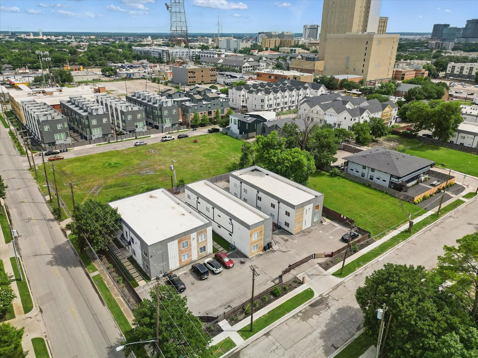 Building Photo - 4416 San Jacinto St