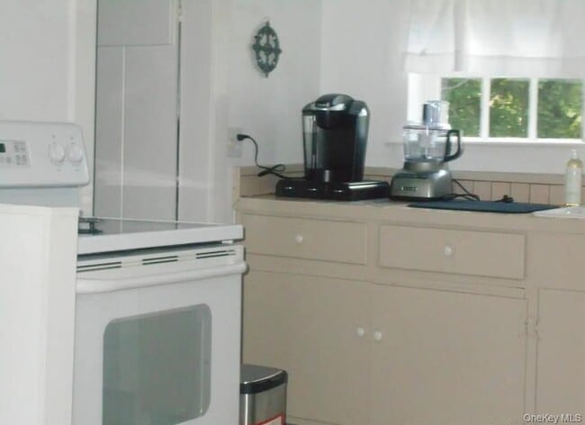 Building Photo - 88 Rock City Rd