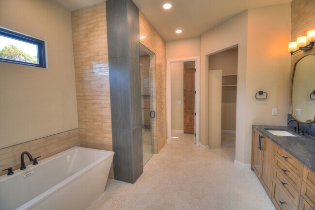 Building Photo - Brand New 3bd/2ba Available
