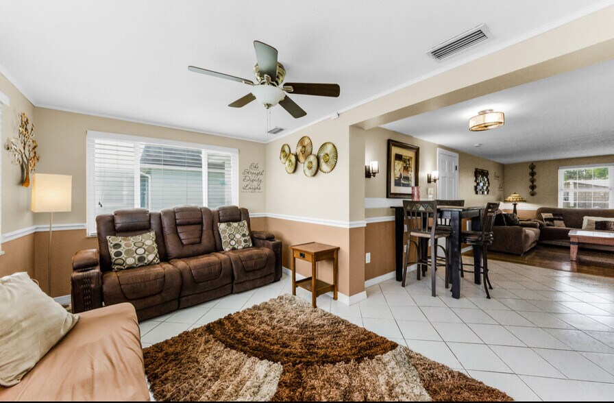Water View Family Den. Recliner couch (3 seatings) and one fold out. Smart TV. - 3931 Sail Dr