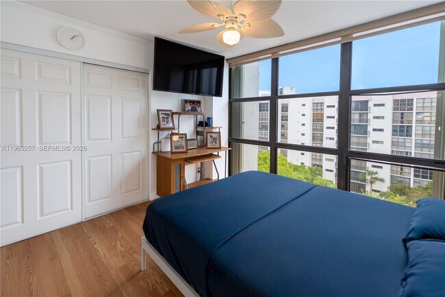 Building Photo - 17011 N Bay Rd