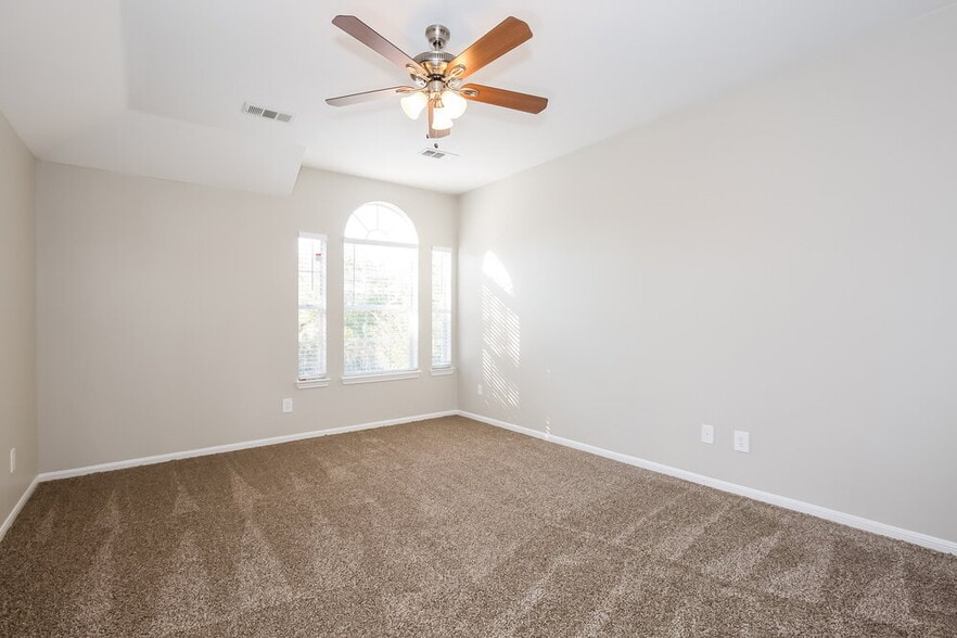 Building Photo - 4723 Pleasant Trail