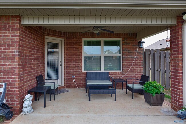 Building Photo - 113 Cedar Elm Wy