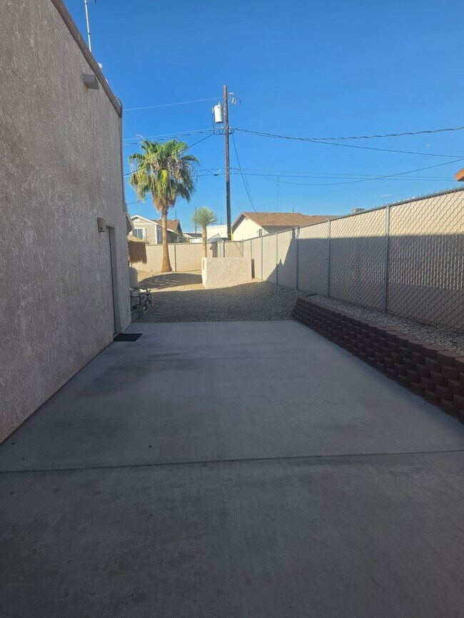 Building Photo - 2325 Palo Verde Blvd N