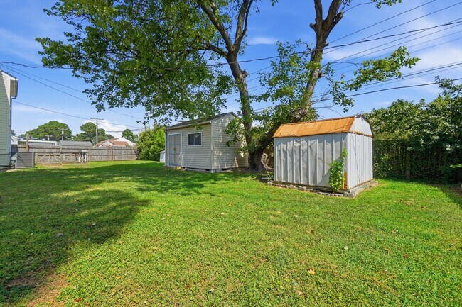 Building Photo - 600 Breeds Hill Rd