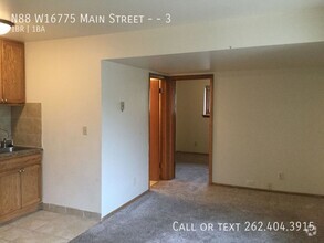 Building Photo - Lower 1 Bedroom Private Entry Apartment