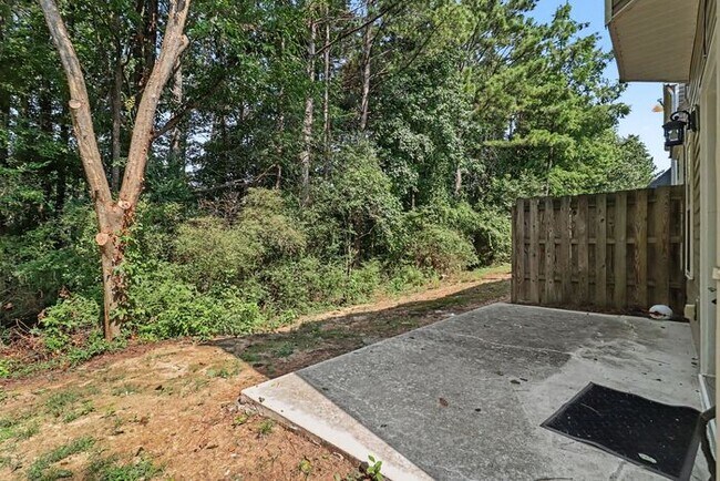 Building Photo - Exceptional 2BR/2.5BA End Unit Townhome in College Park!