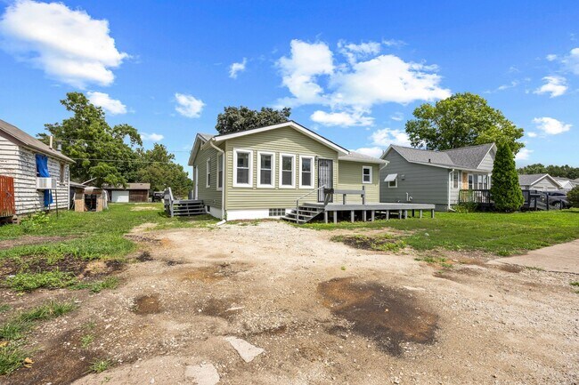 Building Photo - 3 Bedroom 1 Bath Home for Rent in Perry