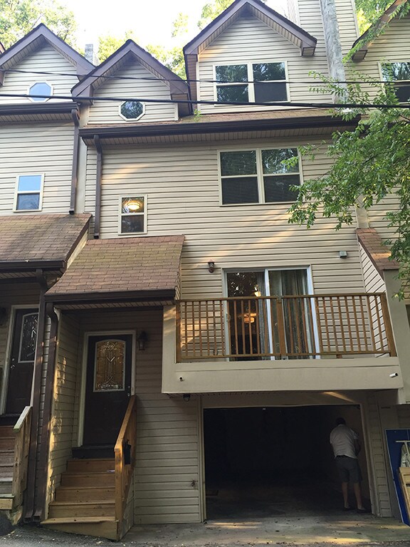 Building Photo - 704 Durant Pl NE