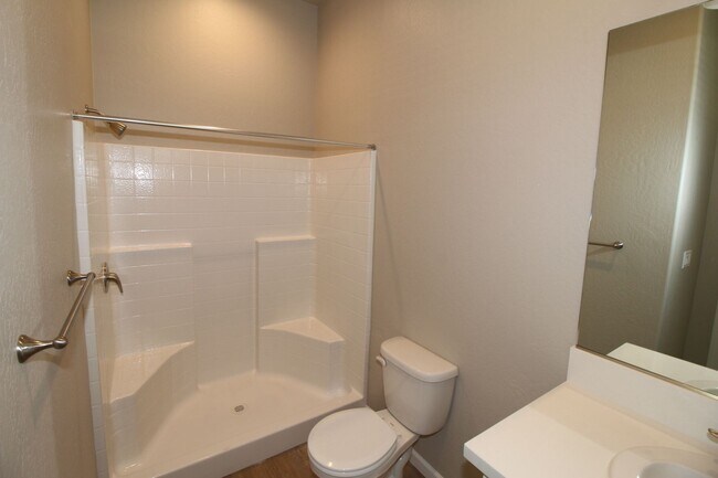 Building Photo - BRAND NEW 2BED/2BATH with SOLAR - Clinton/Arthur