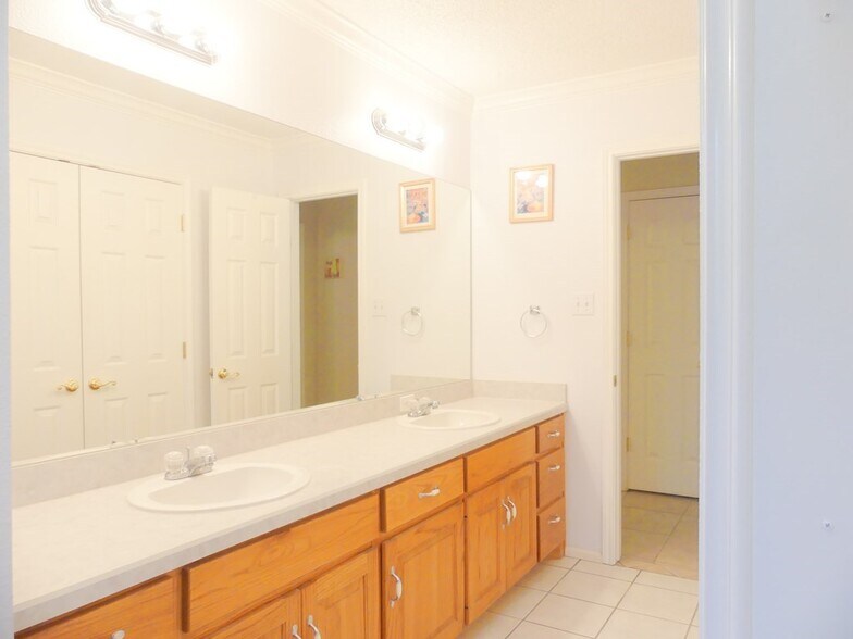 Building Photo - 1312 NW 15th St