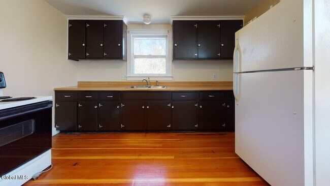 Building Photo - 63 Wellington Ave