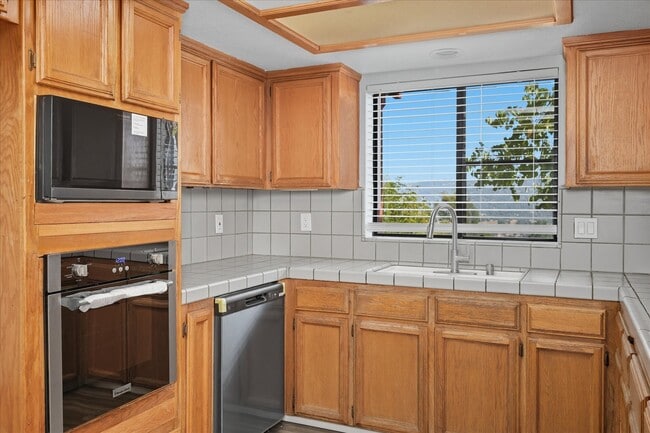 Building Photo - 29766 Tioga Dr