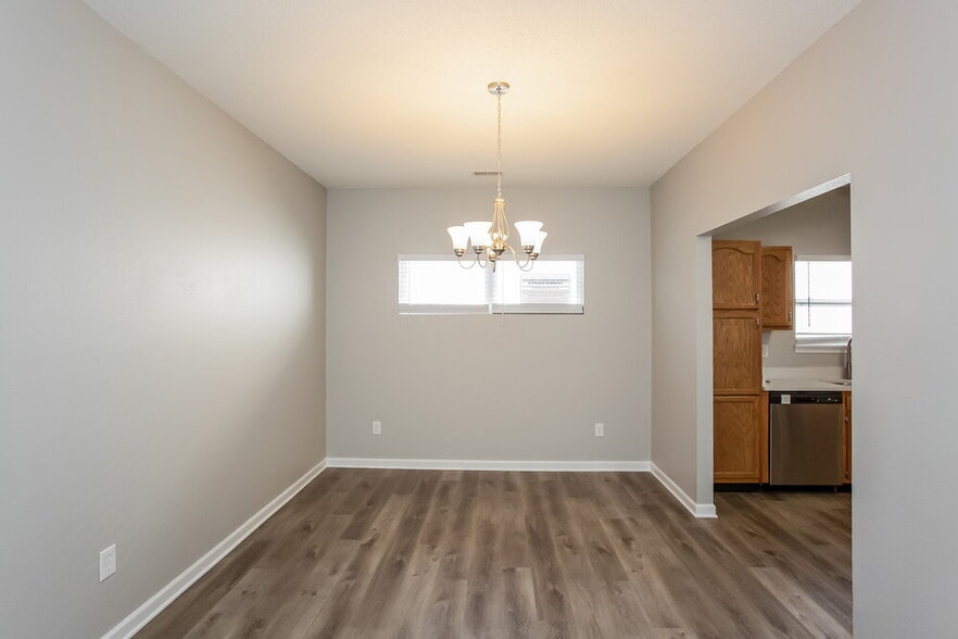 Building Photo - 7150 Parklake Pl