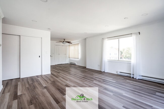 Building Photo - 10640 N Ivy Ct