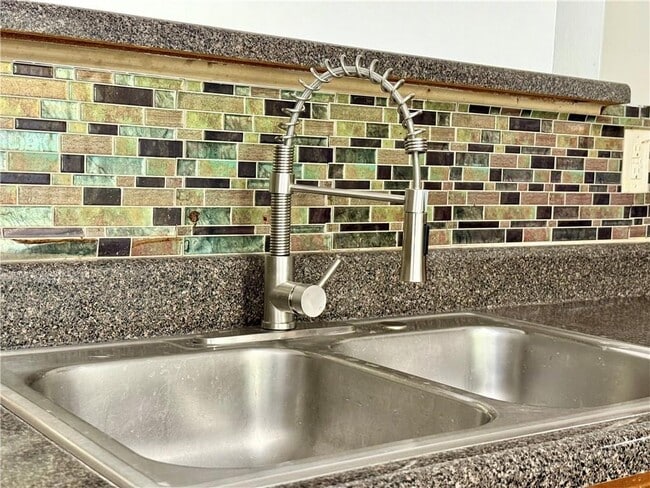 Building Photo - 1708 Redan E