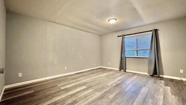 Building Photo - 11020 E Belaire