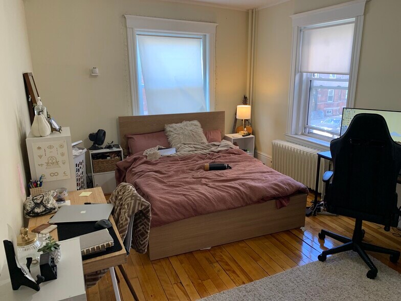 Building Photo - 216C South St