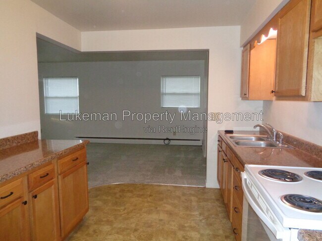 Building Photo - 1536 Henson Ave