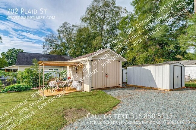 Building Photo - 702 Plaid St