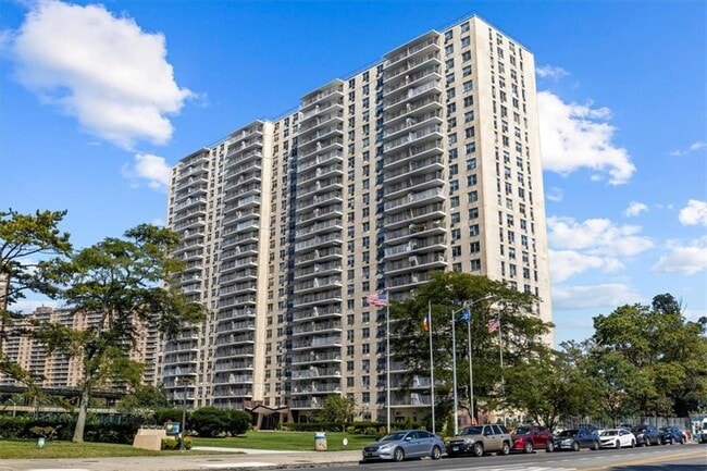 Primary Photo - 501 Surf Ave