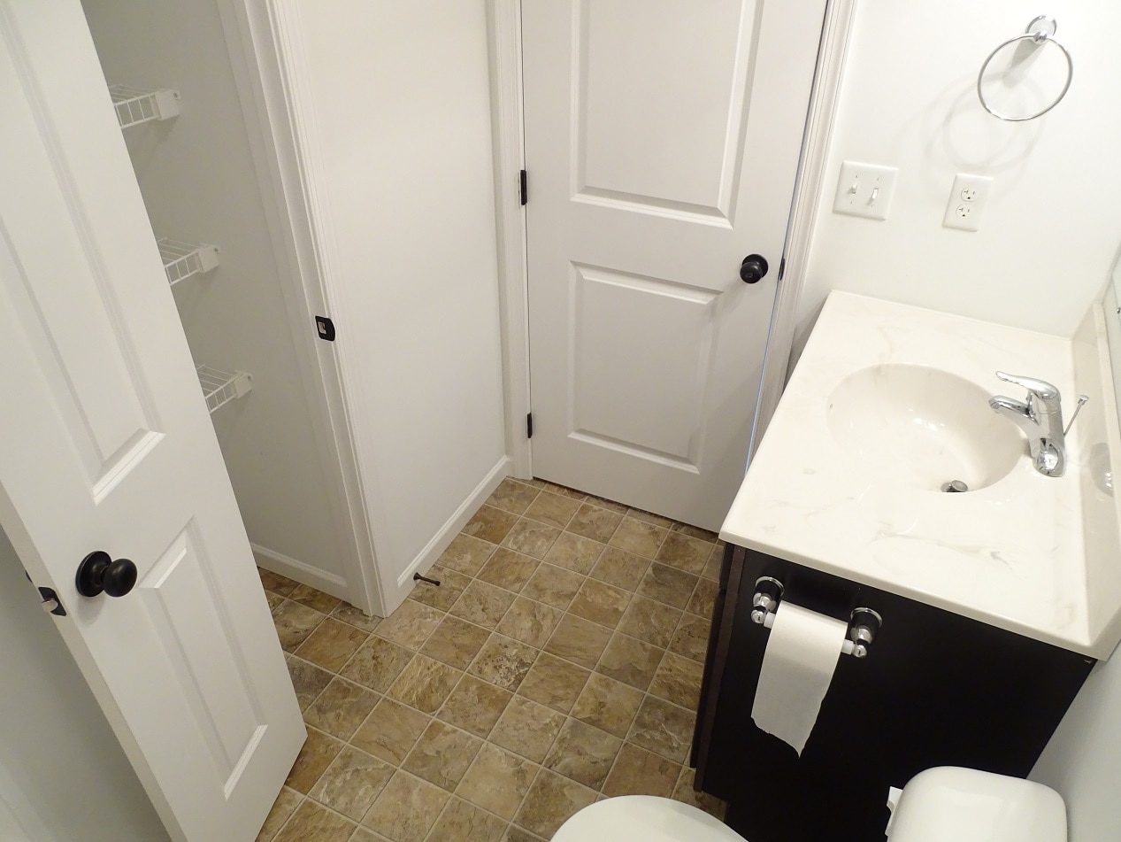 Building Photo - 229 Lakeside Xing