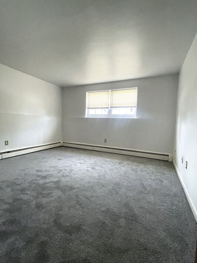 Building Photo - Bright 2-Bedroom Condo in Presidential Par...