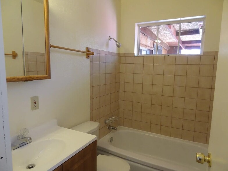 Building Photo - 9230 Hoffman Way
